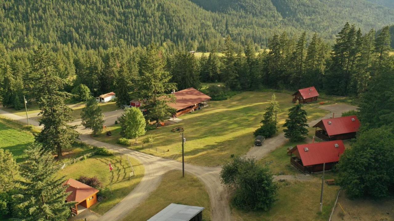 Camels Hump Guest Ranch Lumby 외부 사진